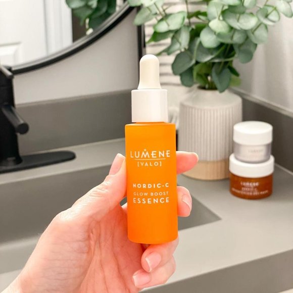 COPY - Lumene Valo miracle glow skin brightening and radiance boosting serum 1oz - Picture 1 of 5